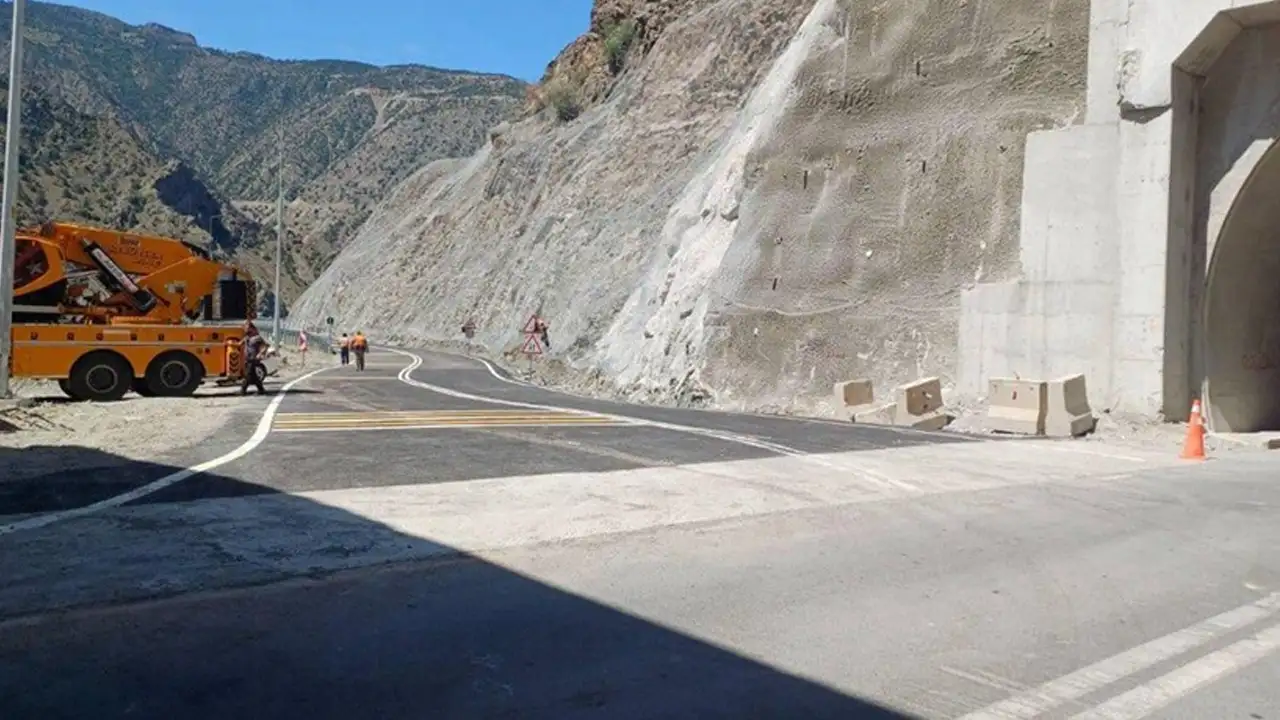 Artvin-Erzurum yolundaki tünellerde bakım çalışması sürüyor