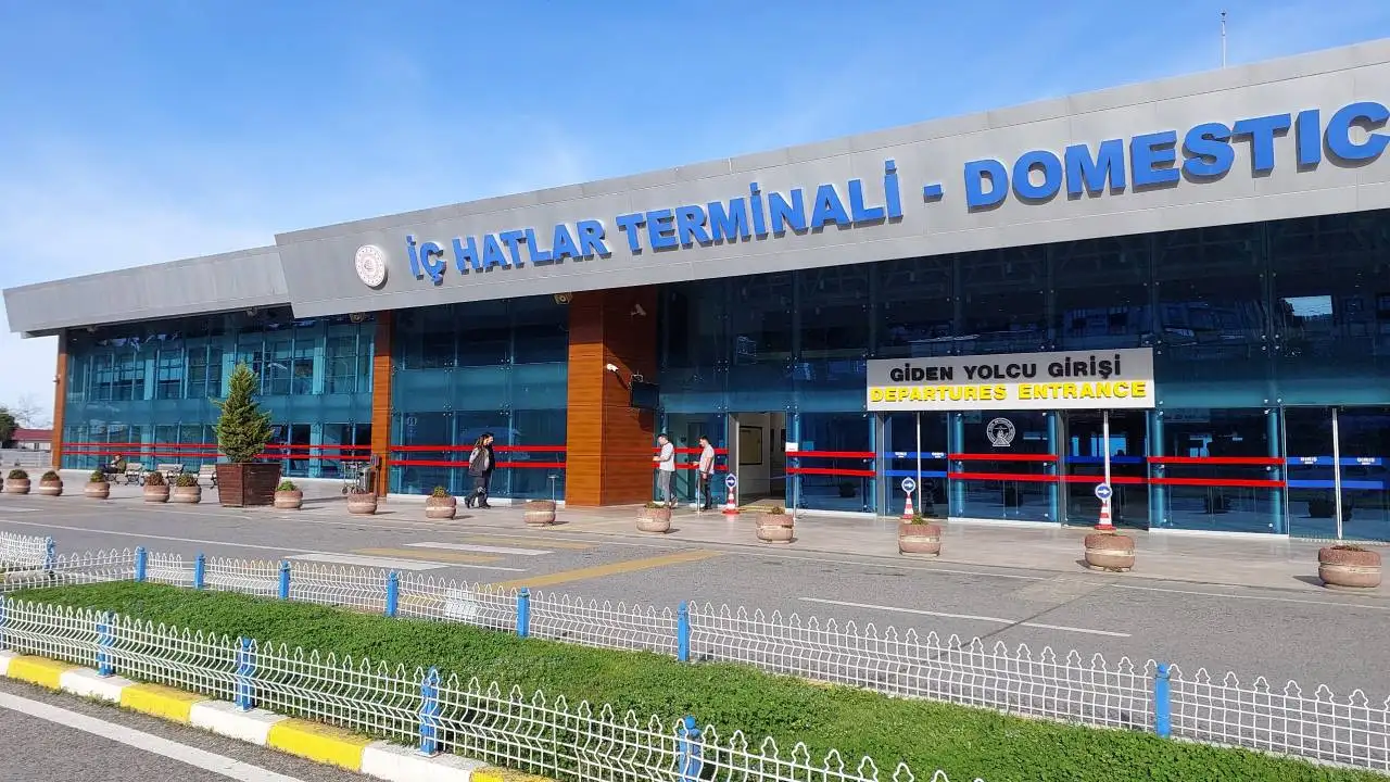 Trabzon Havalimanındaki kayıt dışı faaliyetler mercek altında! “Çirkin görüntü” için Trabzonspor formülü