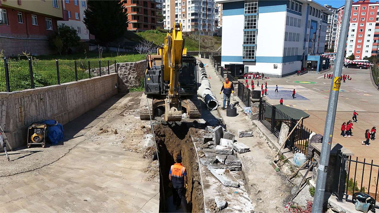 Büyükşehir'in Ortahisar’daki altyapı seferberliği sürüyor