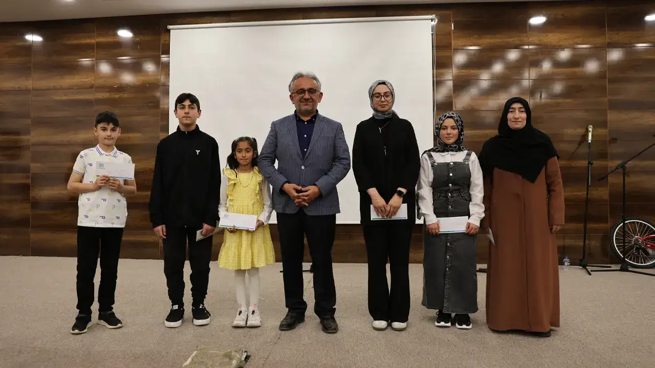 Bayburt’ta “Ufka Yolculuk” yarışmasında dereceye girenlere ödül verildi