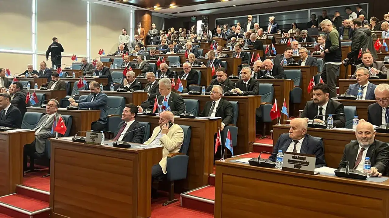 Mecliste ihale gerginliği: “Aynı firma AK Partili belediyede farklı, CHP’li belediyede farklı mı?”