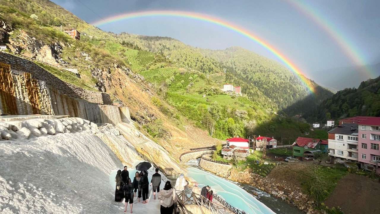 Göksu Travertenleri’nde oluşan çift gökkuşağı hayran bıraktı