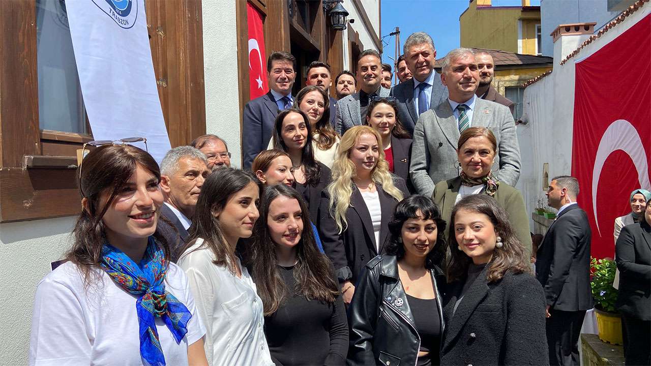 Ahmet Kaya’dan sergide sanat vurgusu “Bizler de şehirlerin bir nevi ressamlarıyız”