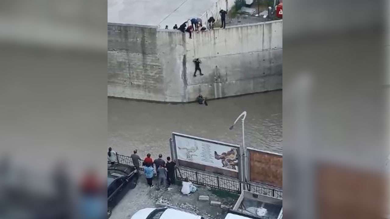 Artvin’de dereye düşen çocuk vatandaşlar tarafından kurtarıldı