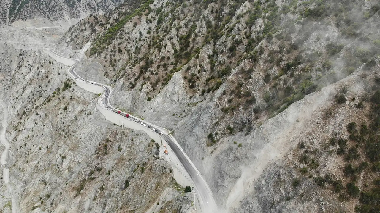 Artvin-Erzurum yolunda dikkat! Tünellerde çalışma sürüyor