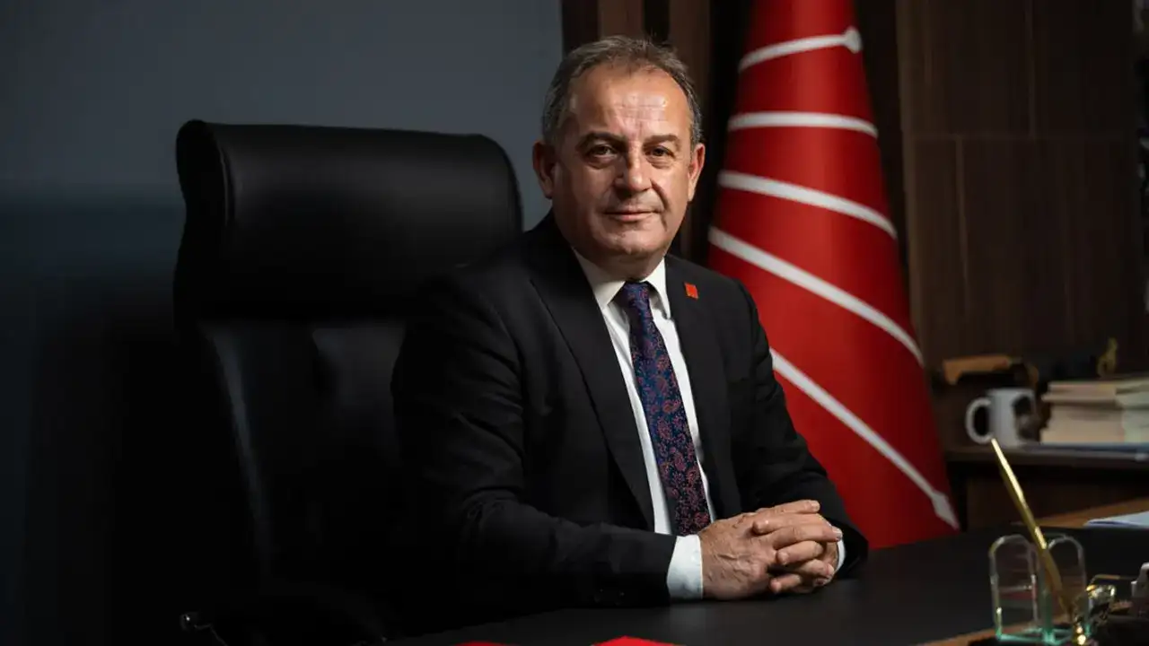 Mustafa Bak’tan sert sözler: “Trabzon’un gerçek sorunlarını örtmeye çalışıyorlar”