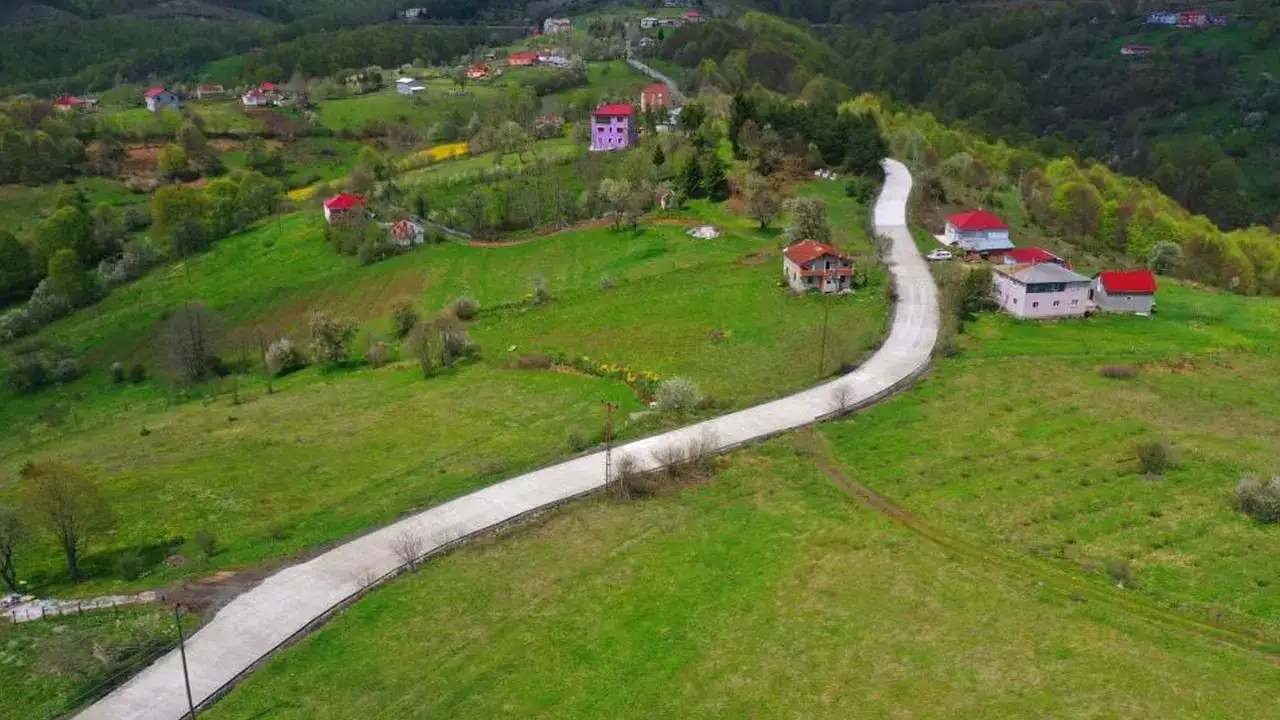 Ordu Büyükşehir’den Akkuş’ta yol hamlesi