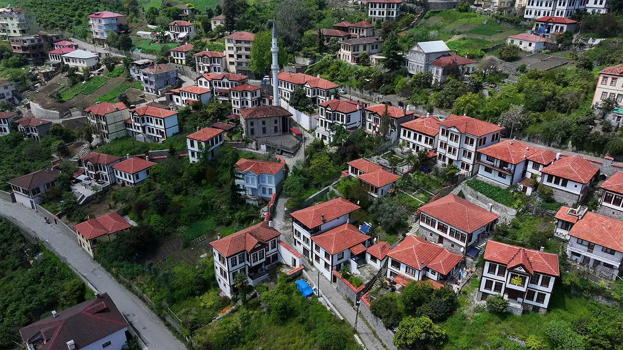 Trabzon’daki tarihi Orta Mahalle turistlerin uğrak noktası oldu