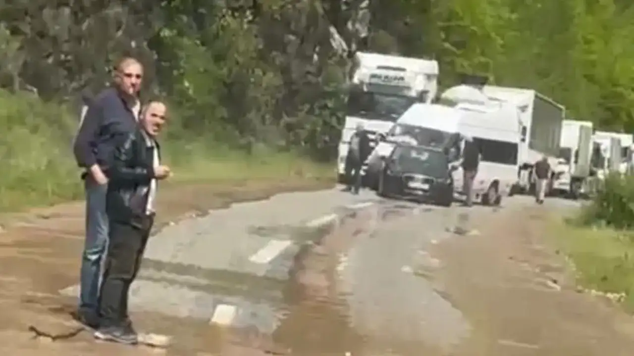 Trabzon-Bayburt karayolunda sel alarmı! Ulaşım durdu