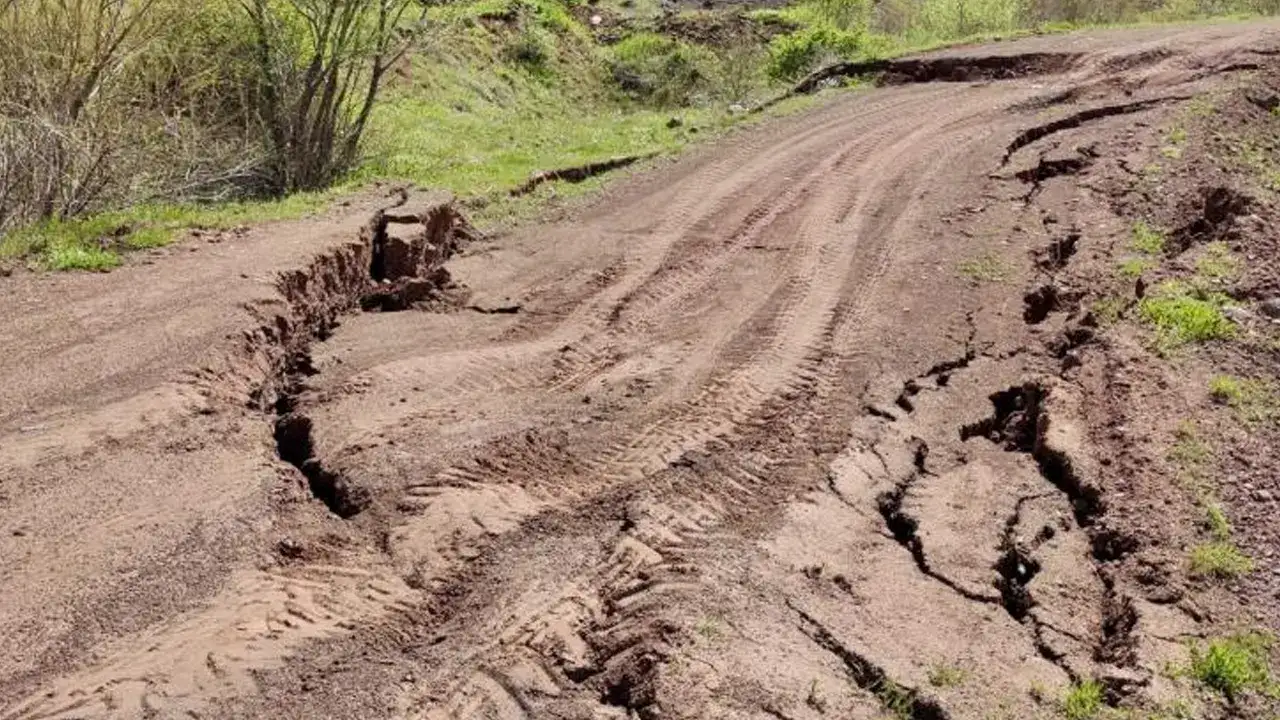 Giresun’da heyelan sonrası yollar yeniden ulaşıma açılıyor
