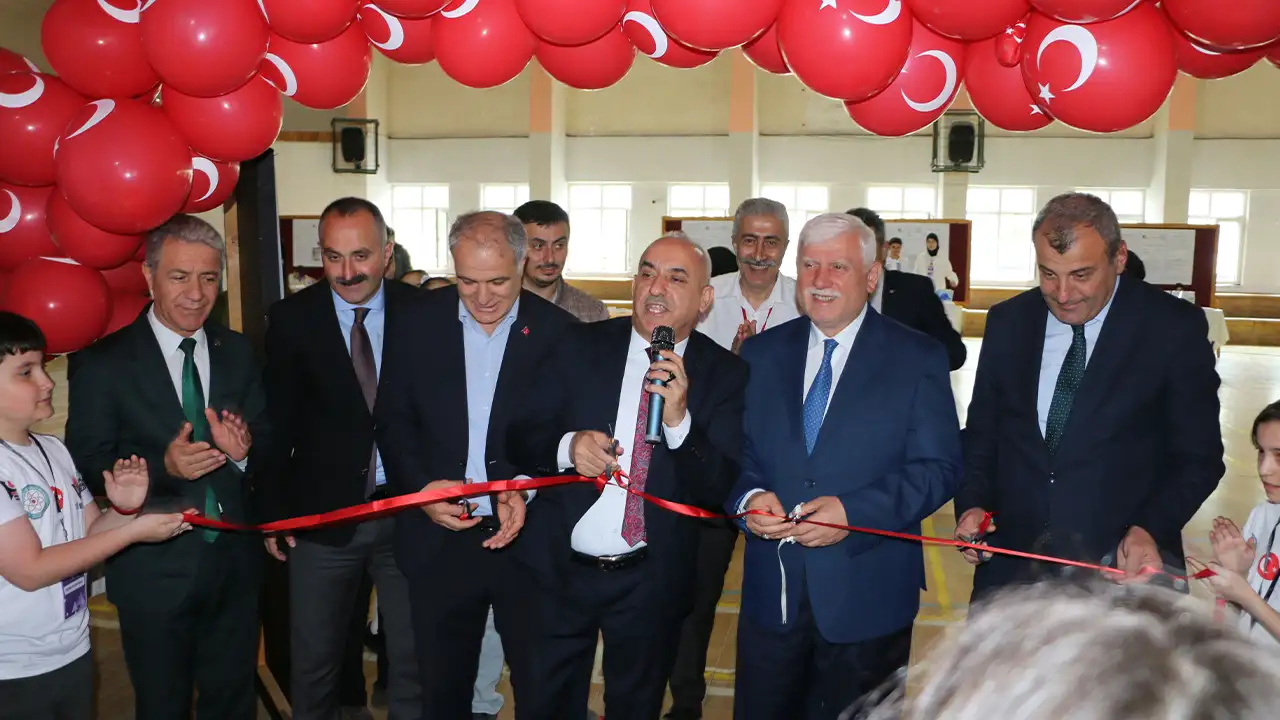 Of’ta öğrencilerin projeleri bilim fuarında sergilendi