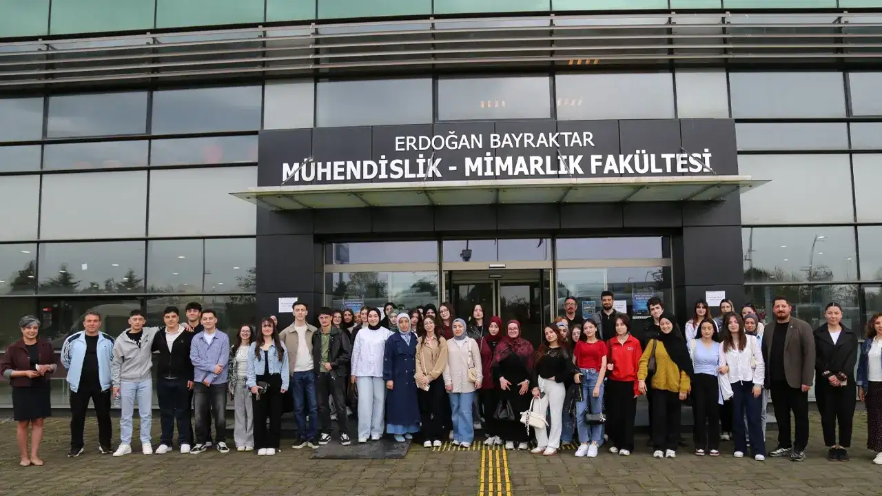 Sürmeneli öğrenciler Avrasya Üniversitesinde bölümleri yerinde inceledi