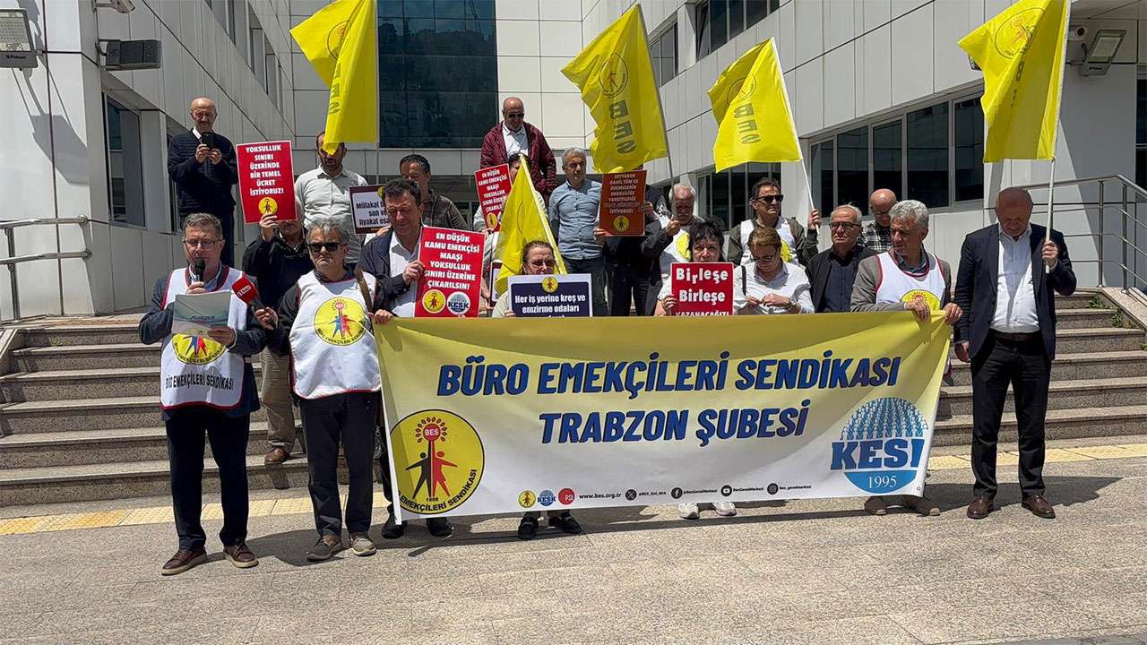 Trabzon SGK önünde emeklilik protestosu: "Çalışırken yoksullaşmaya, emeklilikte sefalete hayır!"