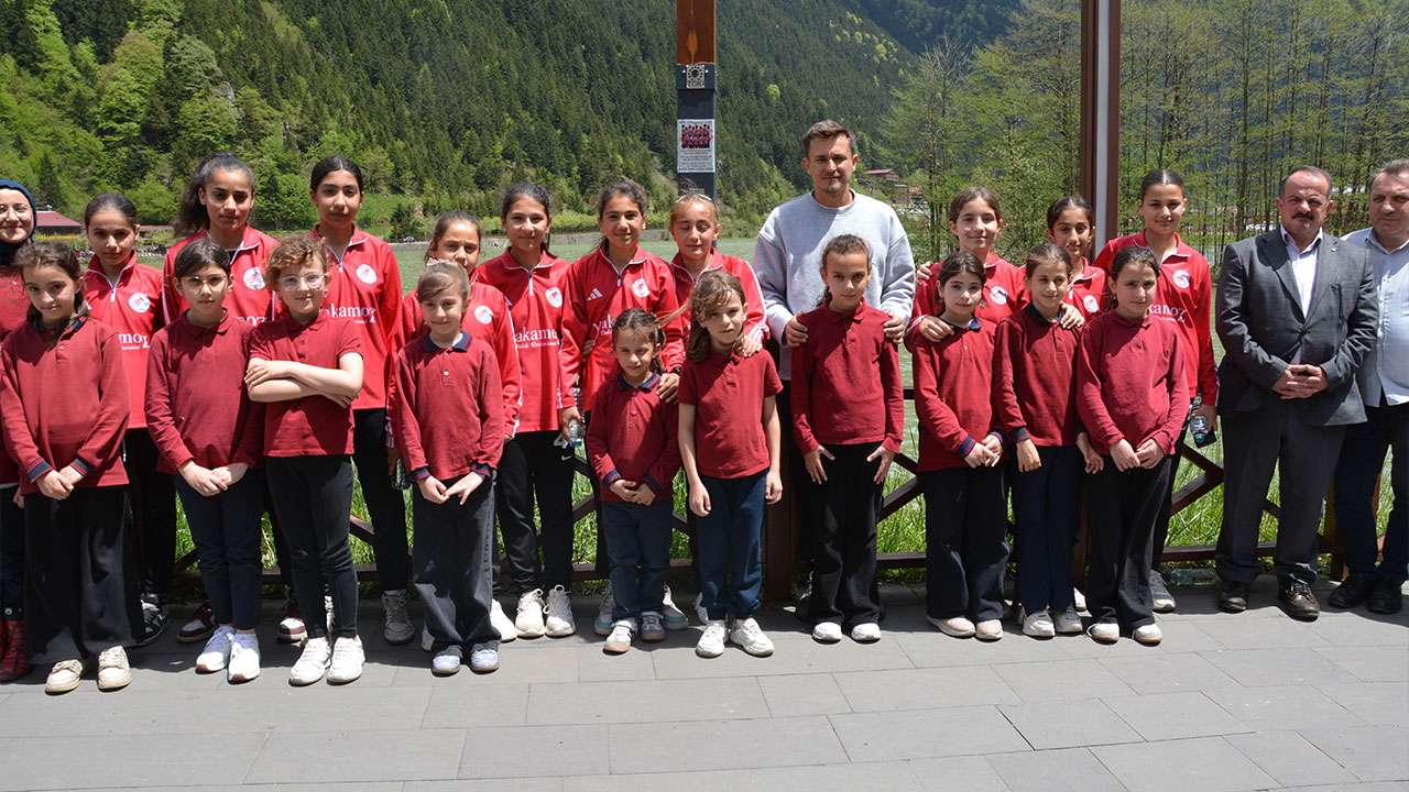 Trabzon’a gelen 8 takımın öğrencileri Uzungöl’de buluştu