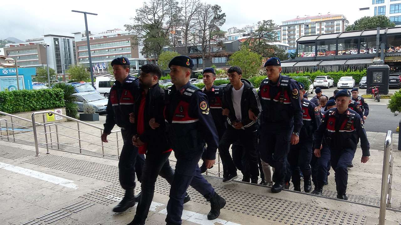 Trabzon merkezli dolandırıcılık operasyonunda 12 şüpheli adliyede