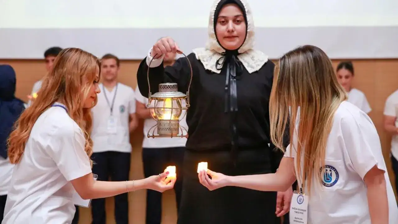 Bayburt Üniversitesi’nde hemşirelik öğrencileri üniformalarını giydi