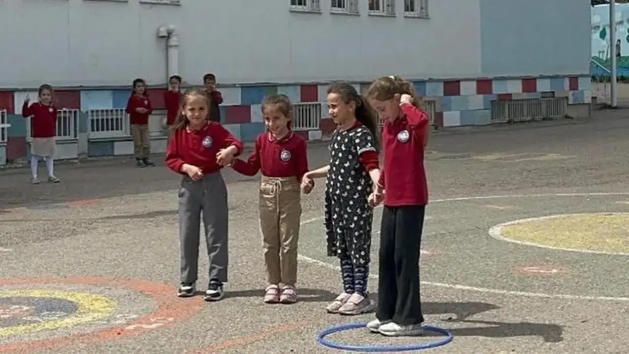 Bayburt’ta öğrenciler yardımlaşmayı oyunlarla öğrendi