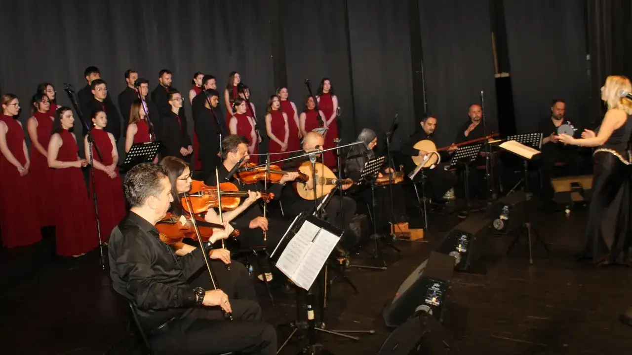 TRT Trabzon TSM Gençlik Korosu’ndan unutulmaz konser