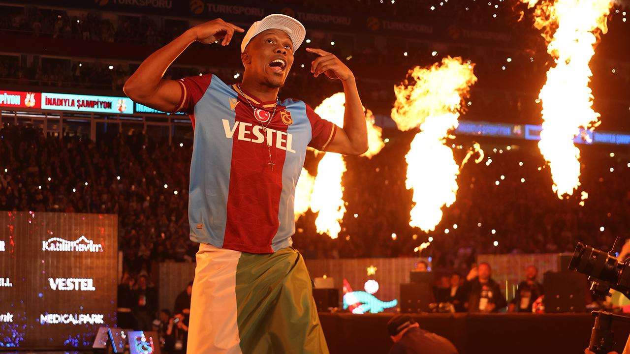 Trabzonspor’da Papara Park’ta duygusal gece! Visca ve Nwakaeme için son dans!