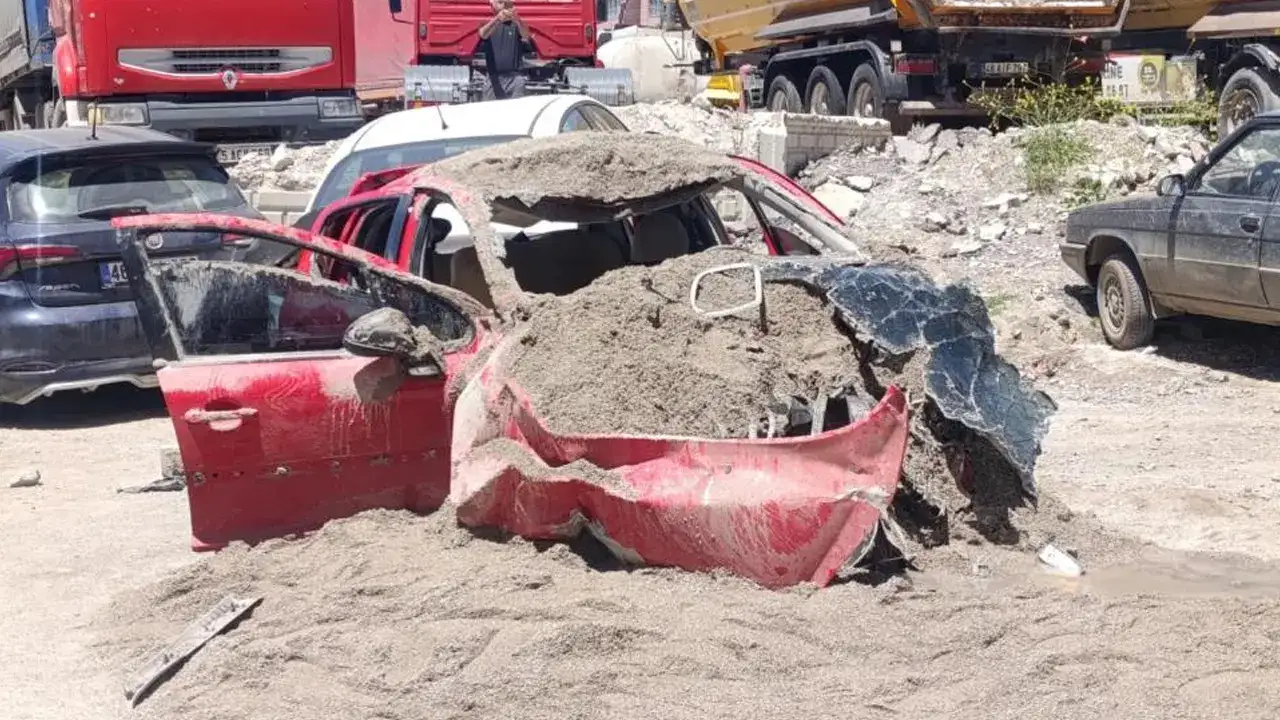 Freni boşalan kamyon 7 araca çarptı: 6 yaralı