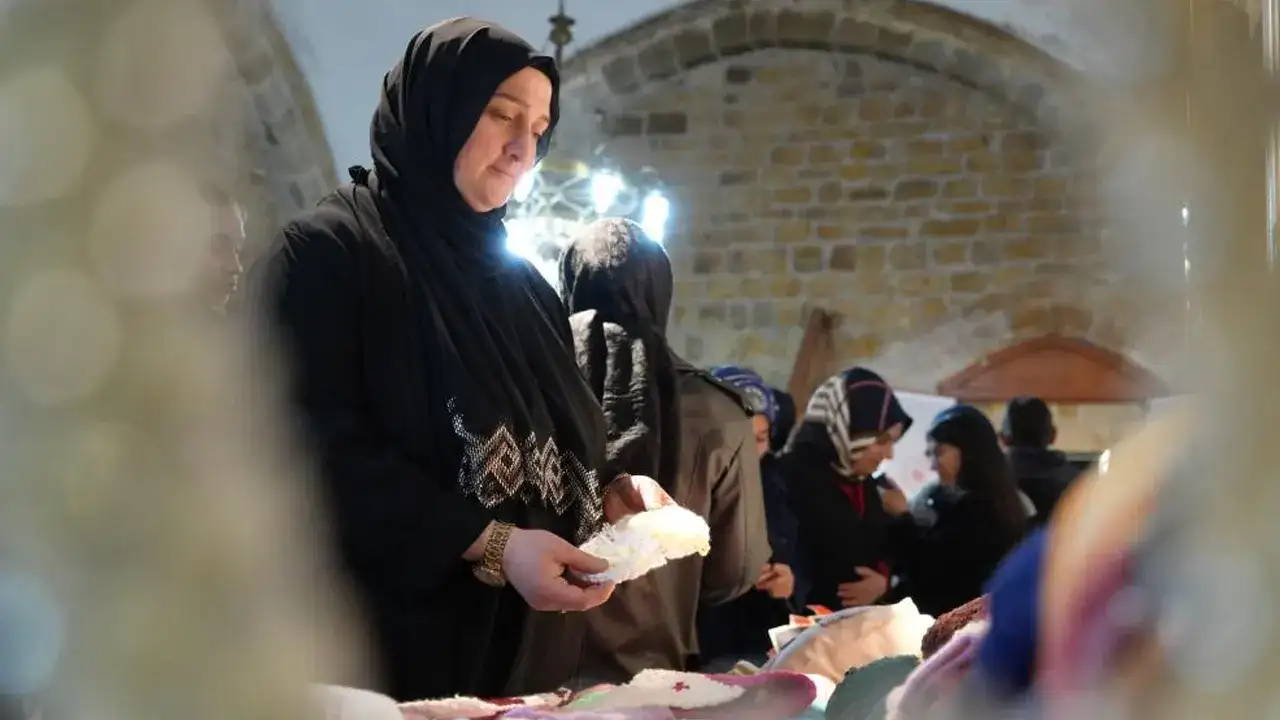 Bayburt’ta gençlerin el emeği eserleri sergilendi