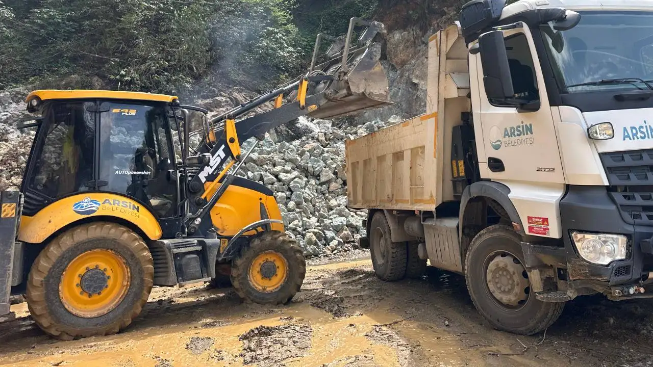 Arsin Belediyesi 15 noktada çalışma gerçekleştirdi