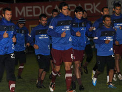 Trabzonspor yağmur altında çalıştı