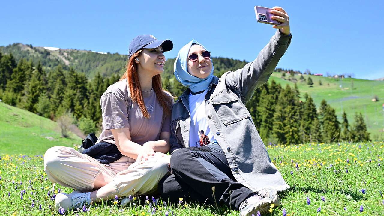 Şehrin gürültüsünden yaylalara kaçtılar