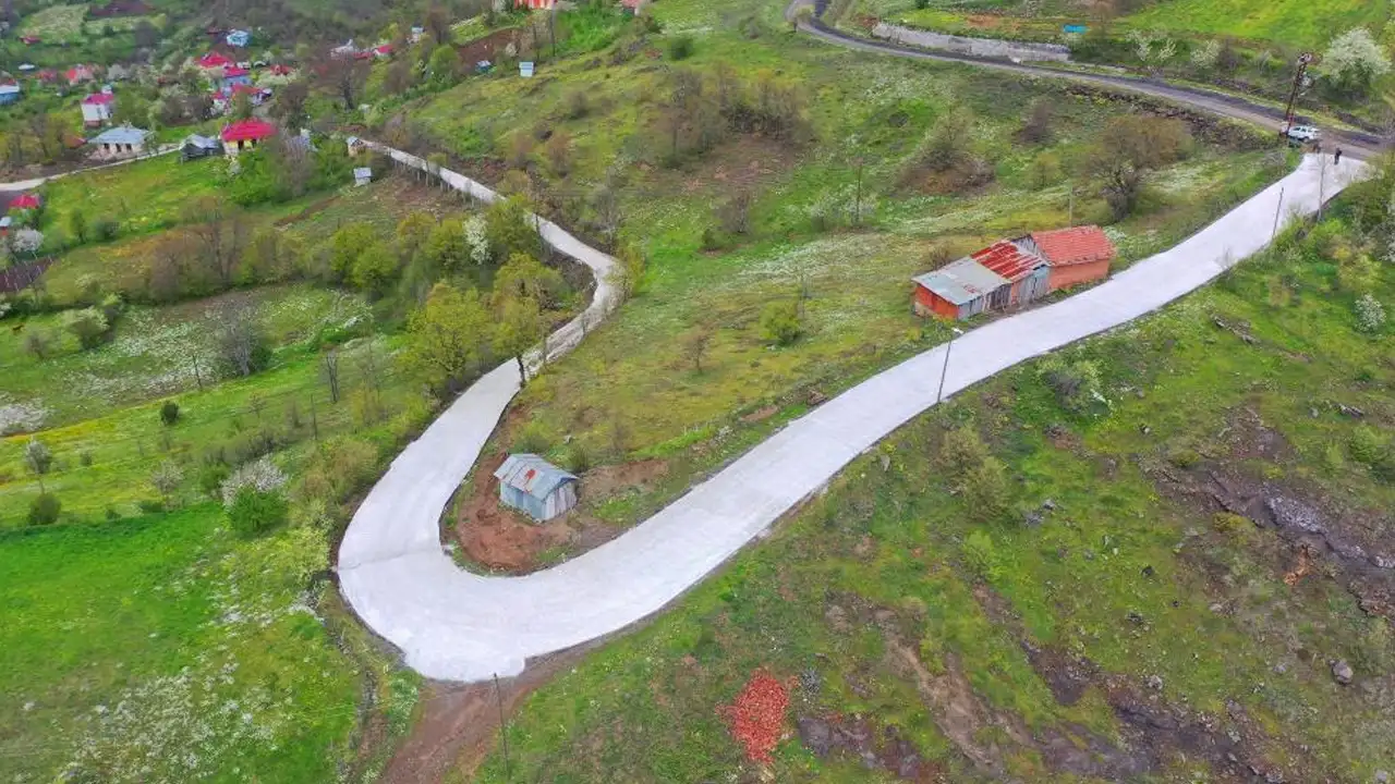 Ordu’da kırsal mahallede beton yol çalışması tamamlandı