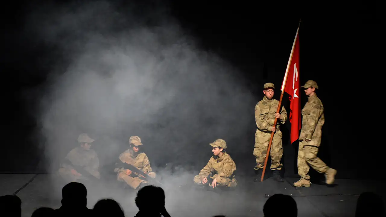 Trabzon'da "Yönetmen Öğretmen Tiyatro Festivali" başladı