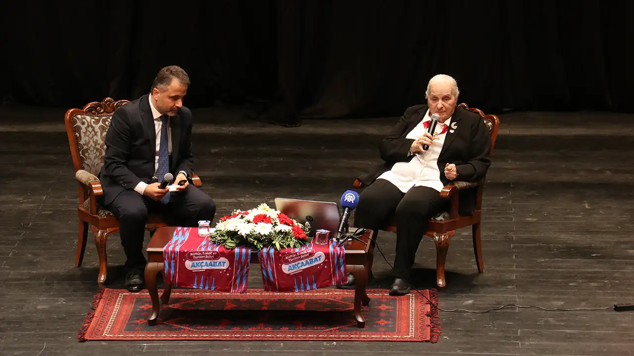 Timsal Karabekir Trabzon’da gençlerle tarihi konuştu