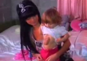 Bu bebeğin kalbi görünüyor!