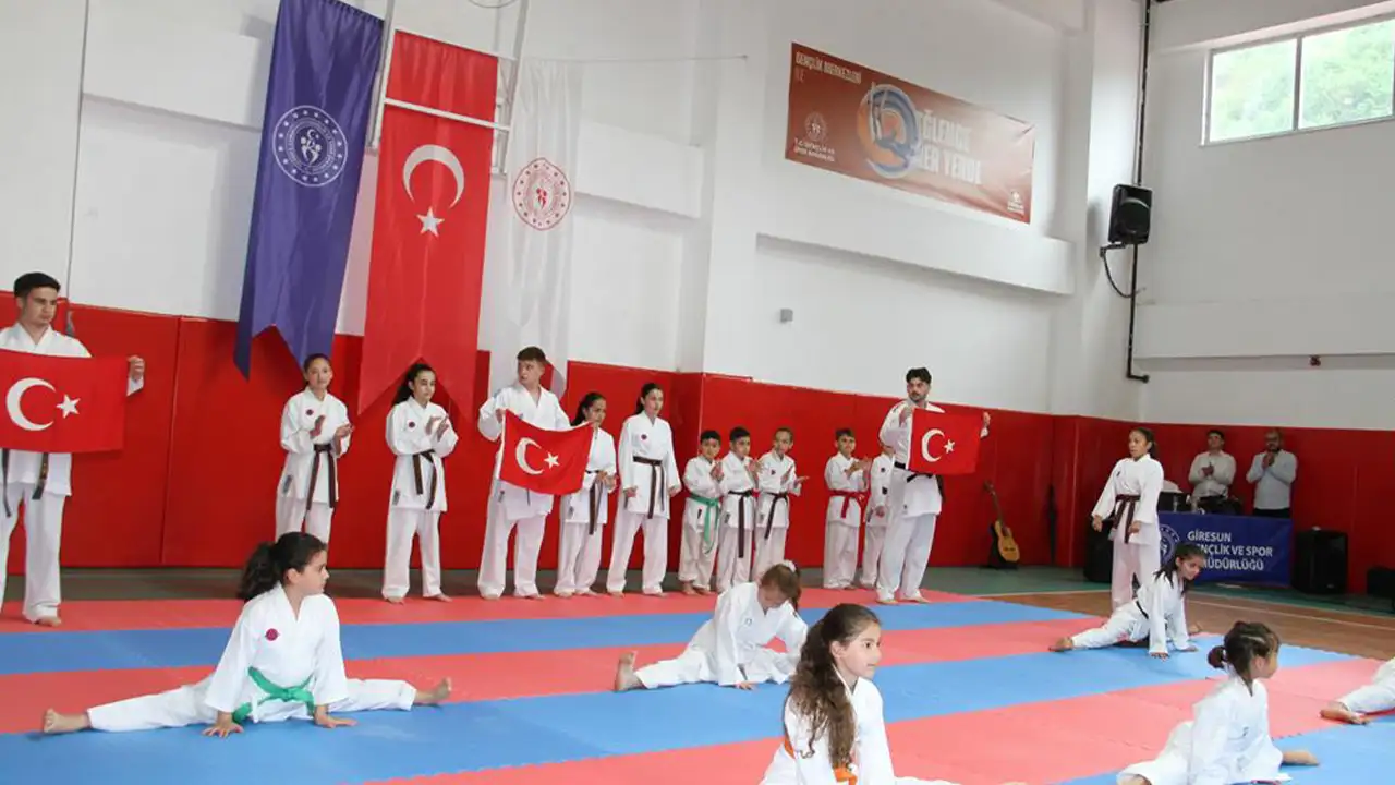 Giresun’un 3 ilçesinde 19 Mayıs coşkusu yaşandı