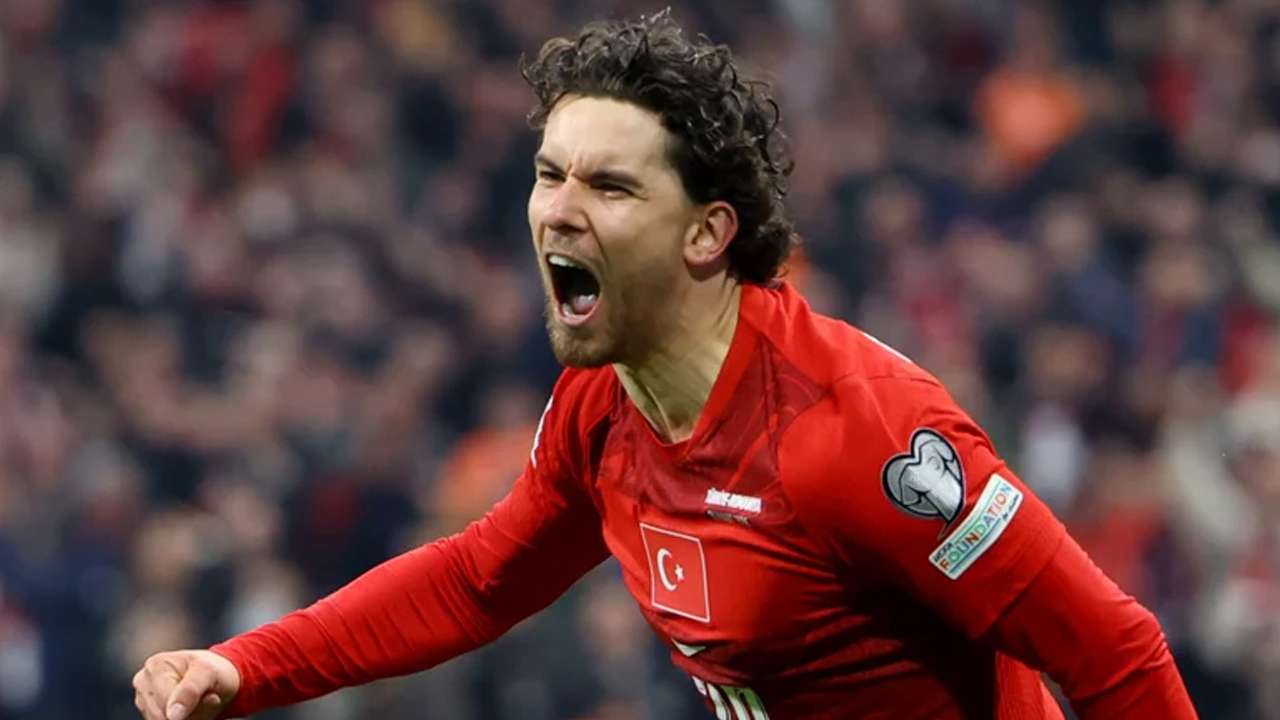 Trabzonlu futbolcuya Premier Lig’de büyük onur! Yılın oyuncusu seçildi