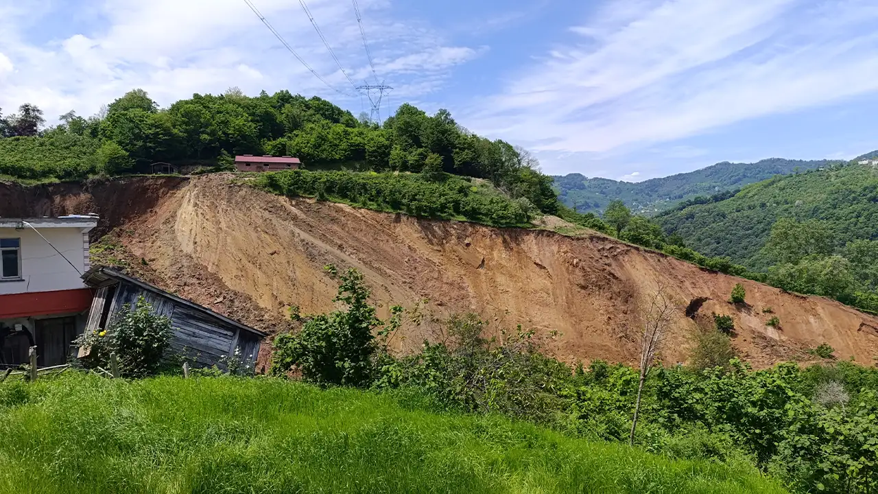 Ordu’da heyelan nedeniyle 3 ev ve 1 ahır tahliye edildi