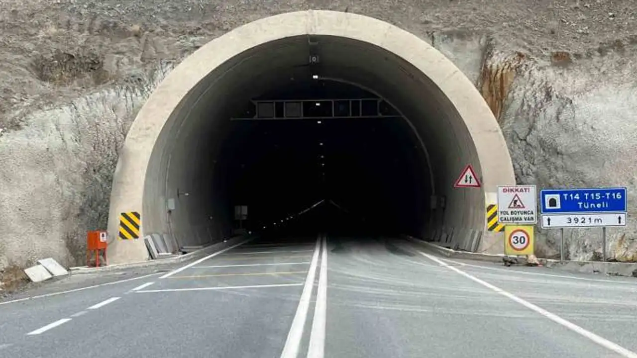 Artvin-Erzurum yolundaki tünellerde bakım çalışması başladı