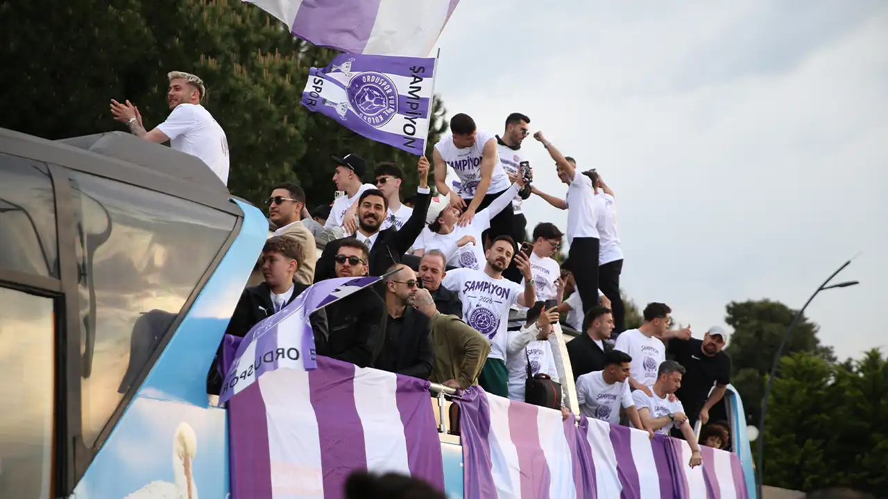 52 Orduspor FK, şampiyonluğu taraftarıyla kutladı