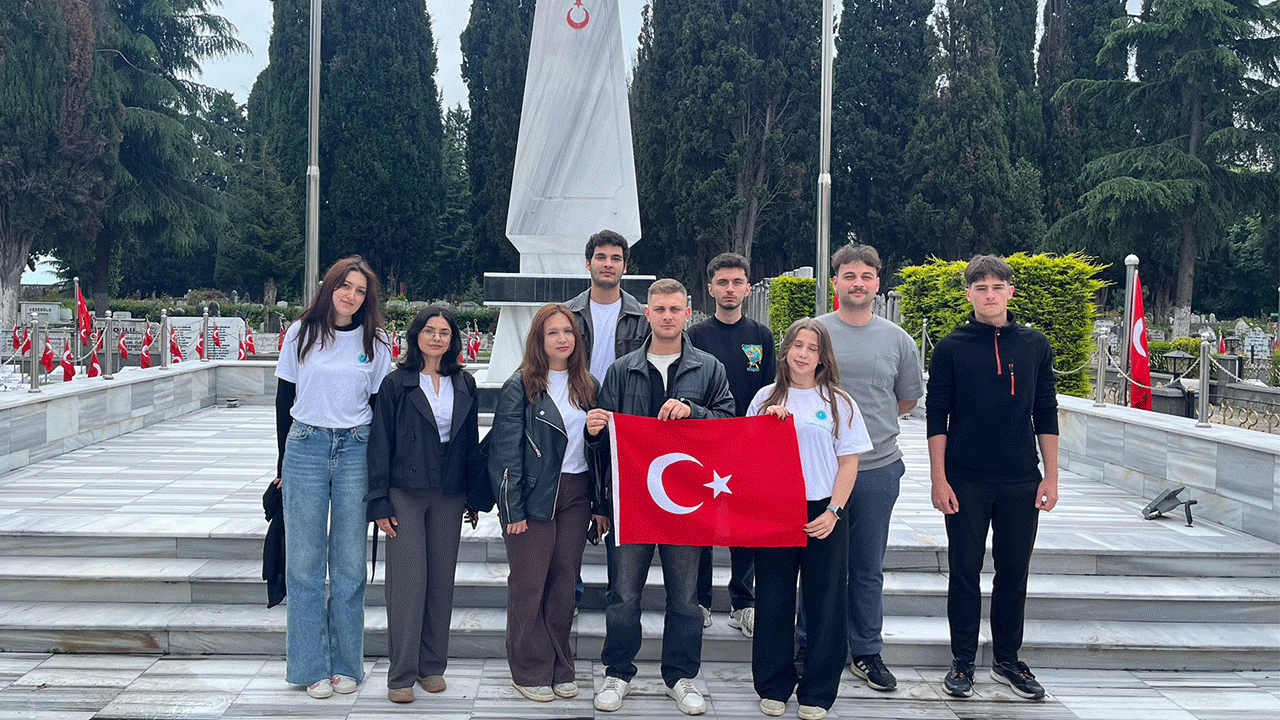 KTÜ öğrencilerinden Trabzon Şehitliği’nde anlamlı ziyaret