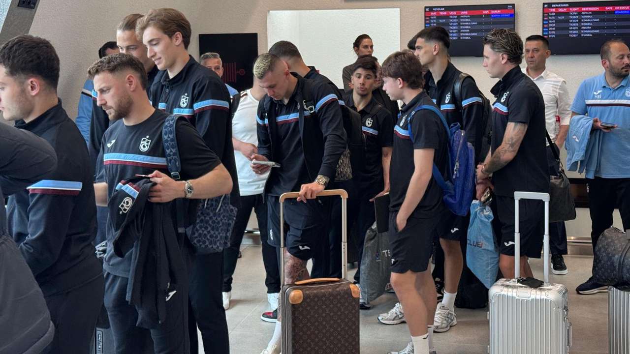 Trabzonspor kafilesi Antalya’ya hareket etti! Final için geri sayım başladı