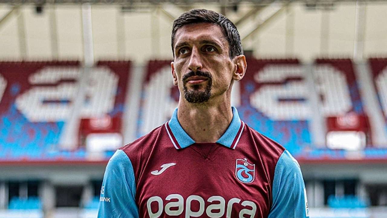Trabzonspor Kaptanı Stefan Savic'ten net mesaj: "Büyük finaller oynamak için geldim"