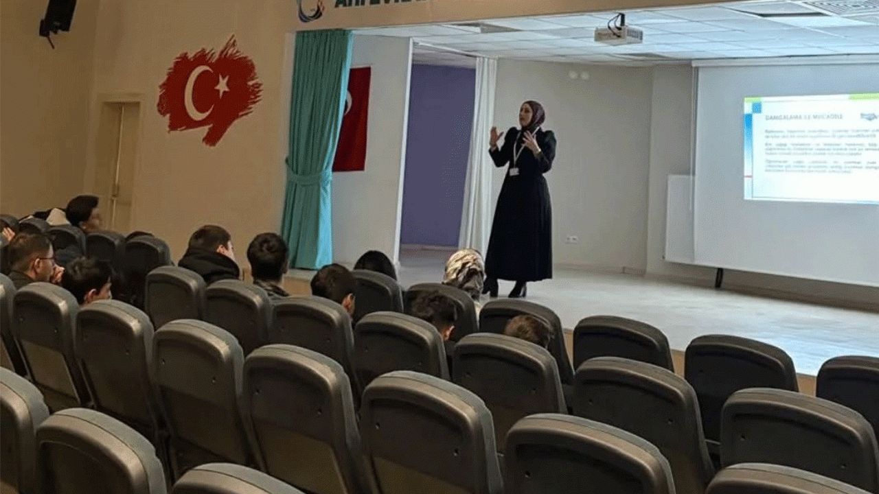 Bayburt’ta lise öğrencilerine ruh sağlığı eğitimi verildi