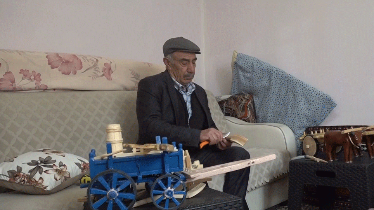 Gümüşhane’de eski tarım aletlerini minyatürle yaşatıyor