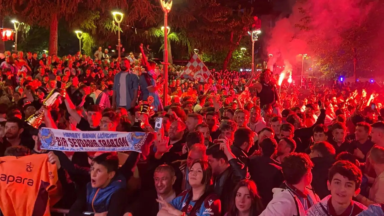 Kupa Trabzonspor’un! Meydan’da büyük coşku