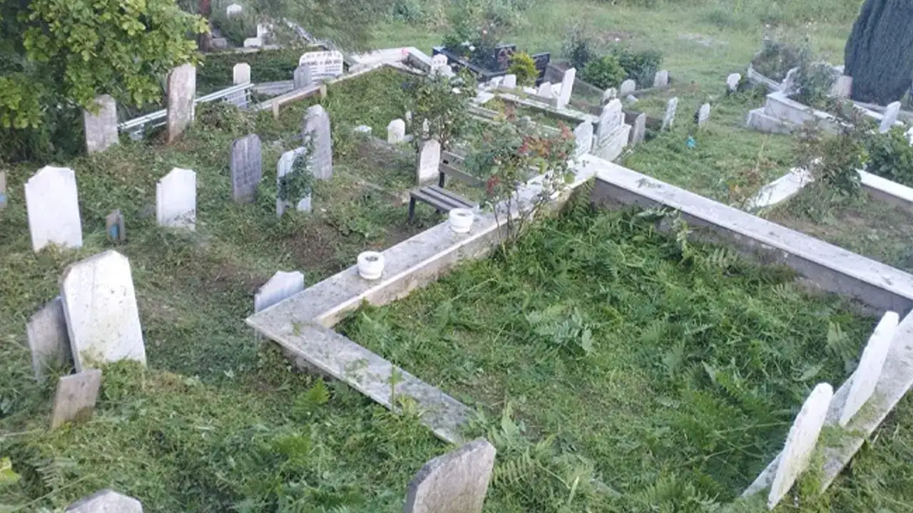 Trabzon’da bayram öncesi mezarlıklarda kapsamlı temizlik tamamlandı