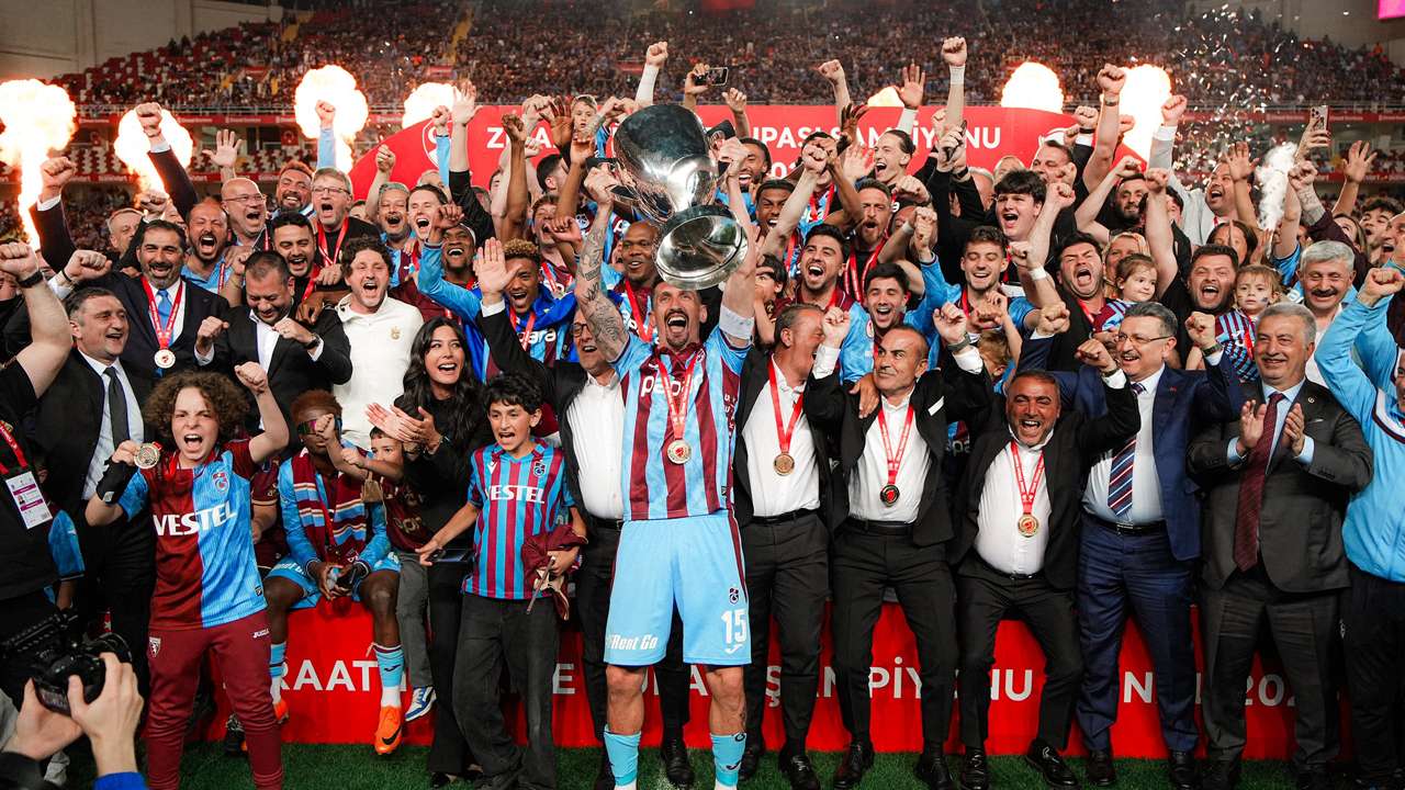Trabzonspor kupayı aldı, Avrupa yolu kısaldı! Sırada transfer ve Süper Kupa var