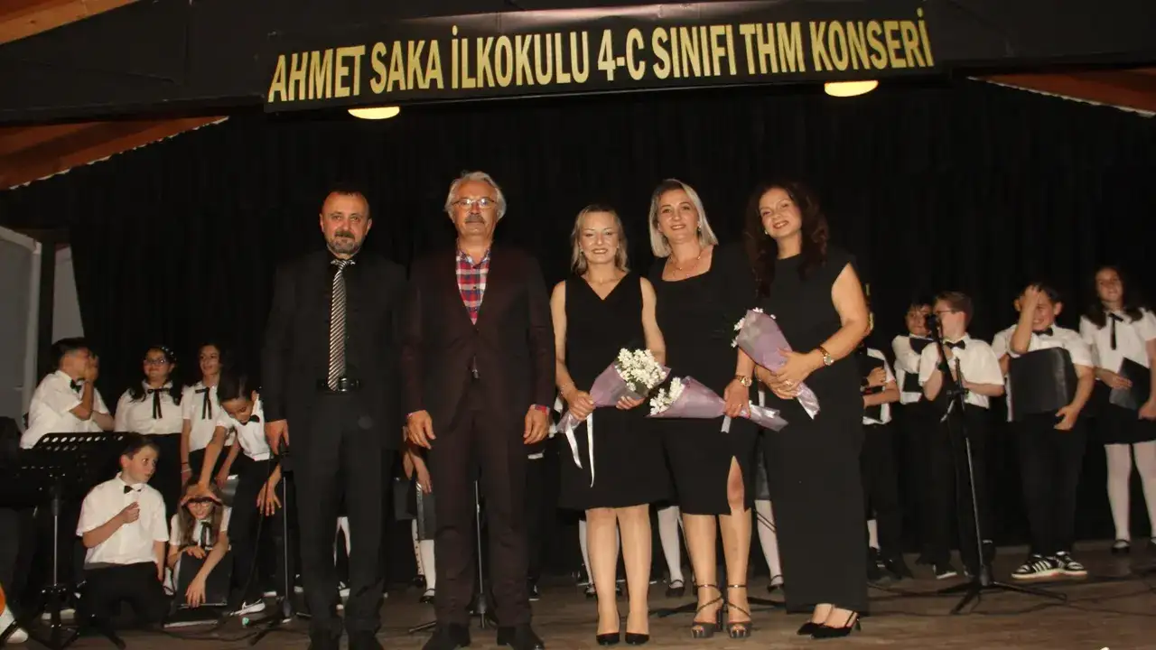 Ahmet Saka İlkokulu öğrencileri mezuniyeti türkülerle kutladı