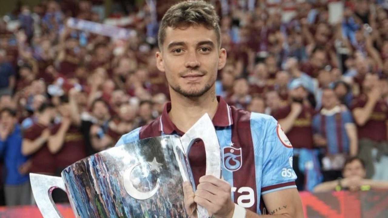 Muçi bonservis sonrası kupayla başladı! Finalde çalıştı, kupayla moral buldu