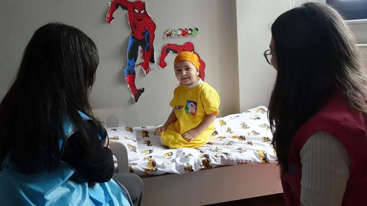 Trabzon’da kanseri yenen Batu’ya LÖSEV'den moral desteği