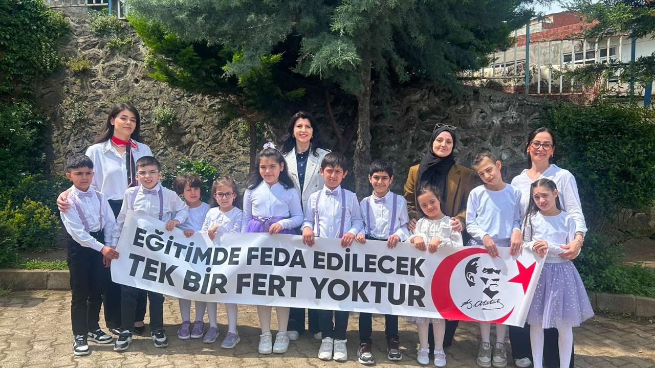 Trabzon’da özel öğrencilerden anlamlı mesaj! “Eğitimde feda edilecek tek bir fert yoktur”