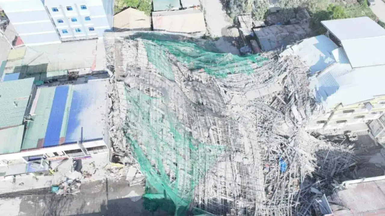 İnşaat halindeki bina çöktü: 1 ölü, 22 kişi enkaz altında